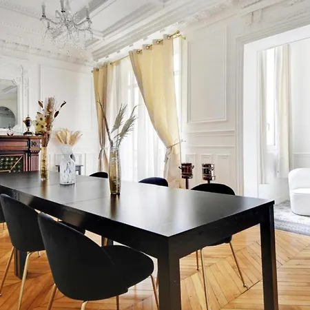 Appartamento Superbe 3br Georges V Champs Elysees Parigi