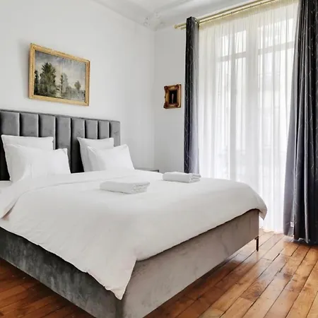 Appartamento Superbe 3br Georges V Champs Elysees Parigi